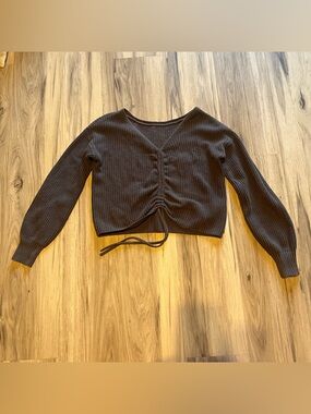 Hollister Ruched V-Neck Cropped Knit Sweater - Charcoal